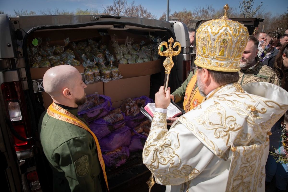 His Beatitude Sviatoslav Consecrates Paskas and Easter Baskets for Military at the Frontline